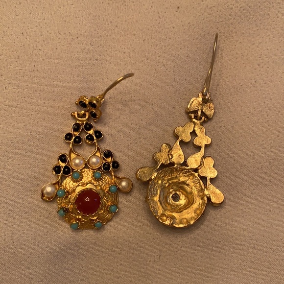 Gold toned earrings - Picture 2 of 2